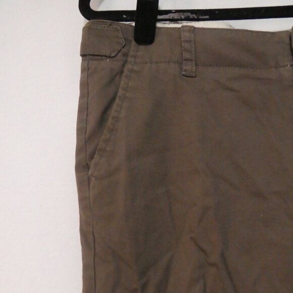 CLUB MONACO | size 6 | Stylish Khaki Mid-Rise Capris - Picture 3 of 14